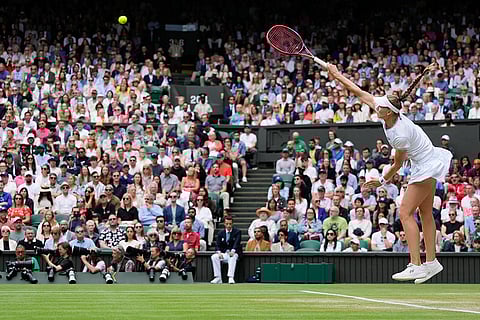 Elena Rybakina serves to Elina Svitolina